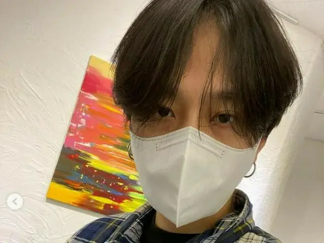 元「Highlight」ヨン・ジュンヒョン、超接近ショットでイケメンな近況ショット