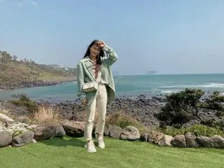 元「KARA」パク・ギュリ、済州島の海で近況ショット…女神のようなグラビア