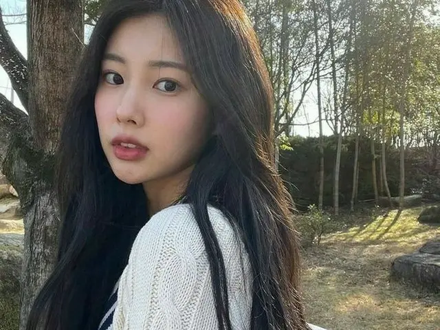 「IZ*ONE」カン・ヘウォン、ナチュラルメイルの見返り美人