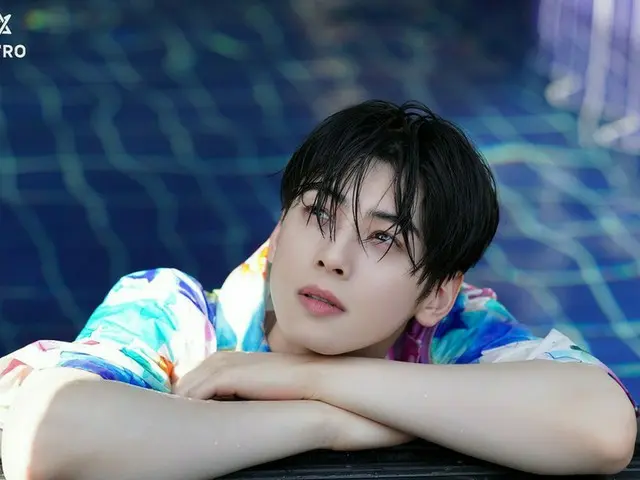 チャ・ウヌ（ASTRO）、グラビアビハインドカット大放出…“初恋の記憶を操作いたします”