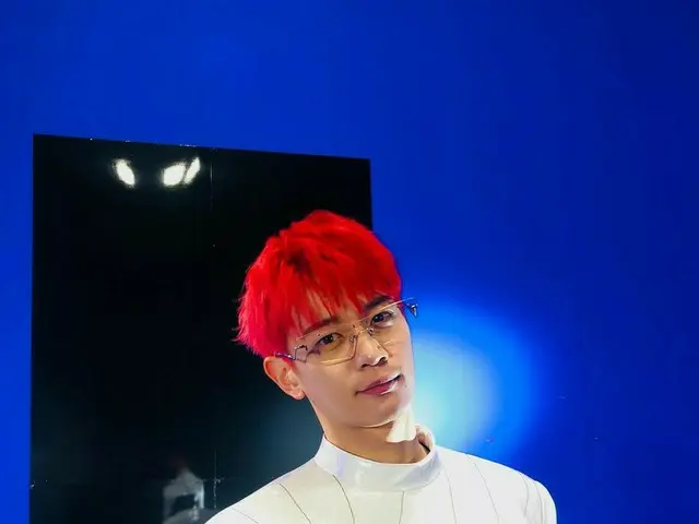 「SHINee」ミンホ、オンラインコンサートへの期待をアップさせるビハインドカット公開!!
