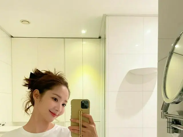 女優パク・ミニョン、バスルームでのミラーセルフィーがこんなに美しいなんて!?