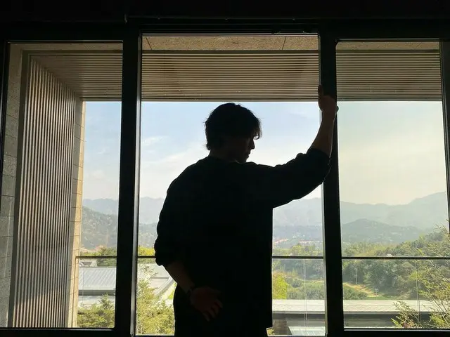 俳優キム・ウビン、シルエットだけでも漂うカッコよさ