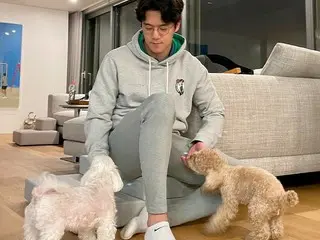 俳優ハ・ソクジン、かわいい子犬たちと過ごす日常