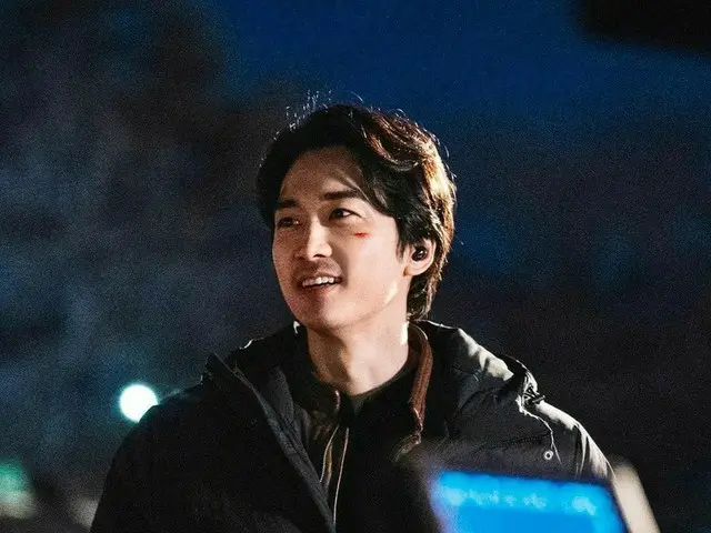 俳優ソン・スンホン、闇の中でも輝くビジュアル…顔の傷までカッコいい