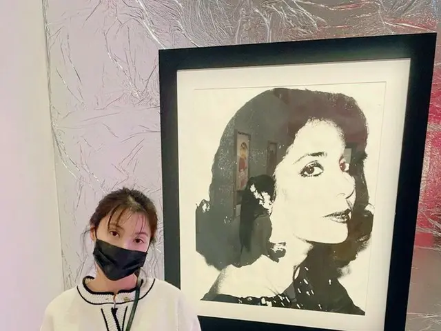 「KARA」出身パク・ギュリ、アンディ・ウォーホル展示会を訪ねて“感性充満”