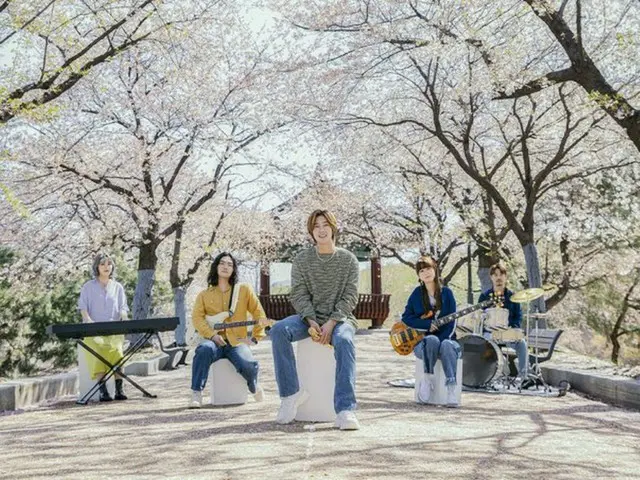 キム・ヒョンジュン（リダ）、満開の桜並木の下でも輝くビジュアル…「MUSIC IN KOREA season2」（動画あり）