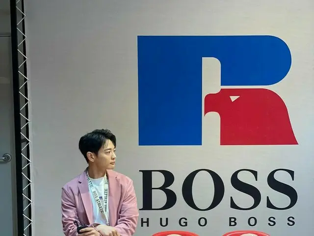 「SHINee」ミンホ、ピンクのスーツもよく似合う素敵な横顔