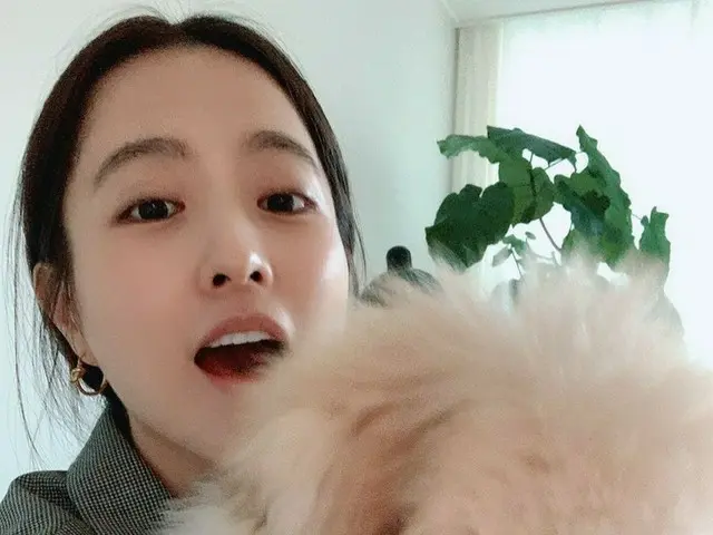 女優パク・ボヨン、愛犬と一緒に明るい笑顔