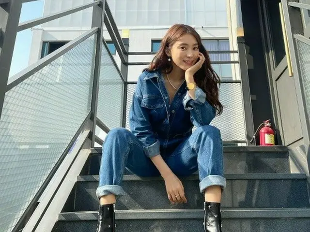 元「SISTAR」ボラ、上下デニムファッションで視線泥棒…洗練された美貌