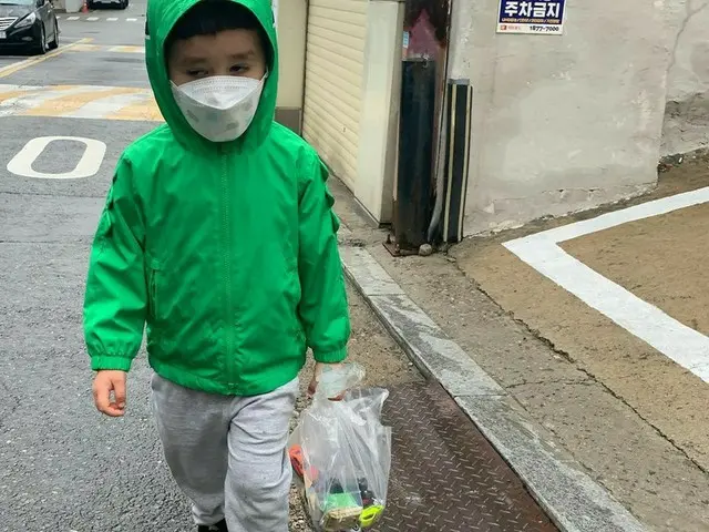 ベントレーくん、朝から忙しいかわいいティラノ