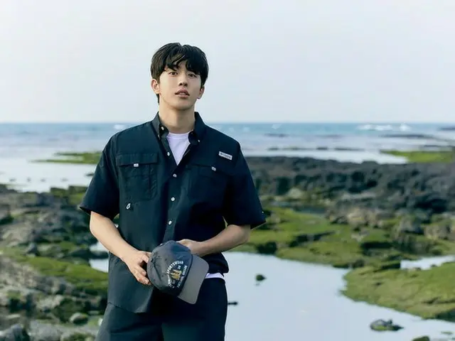 俳優ナム・ジュヒョク、夏のアウトドアブランドのグラビアを公開…済州島の美しい風景とよく似合う