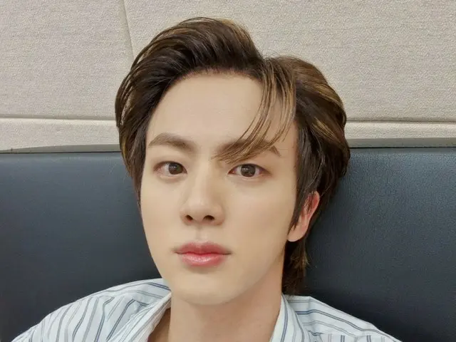 「BTS（防弾少年団）」ジン、“ワールドワイドハンサム”のワールドワイドなセルフィーに全世界のARMYがキュン♥