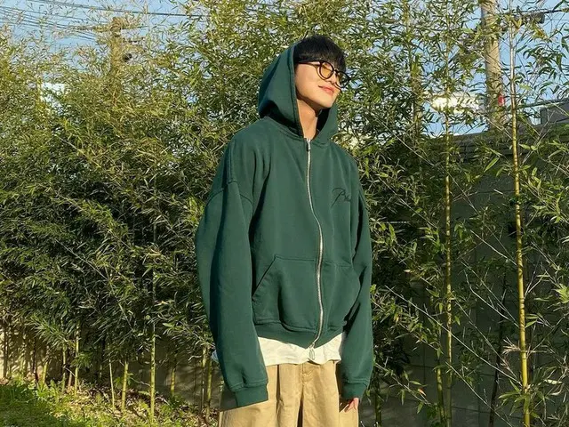 「WINNER」YOON（カン・スンユン）、カジュアルルックで少年らしさ発散…“彼氏ショット職人”