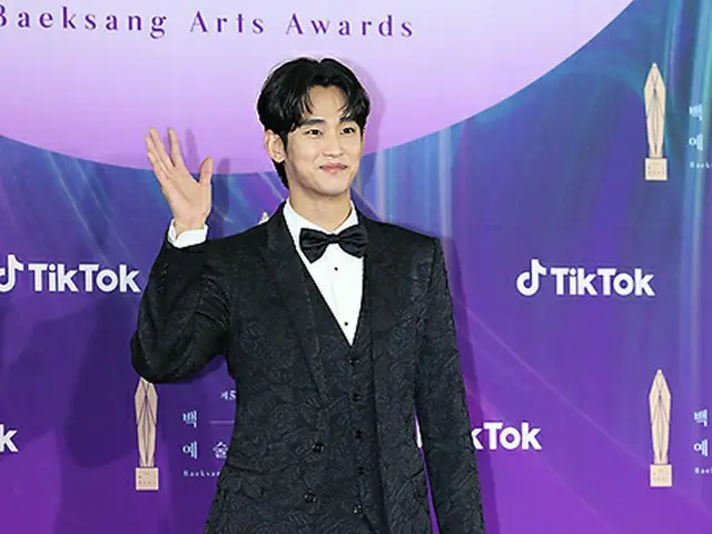 【フォト】キム・スヒョン、ソン・ジュンギ、イ・ジュンギら「第57回百想芸術大賞」レッドカーペット
