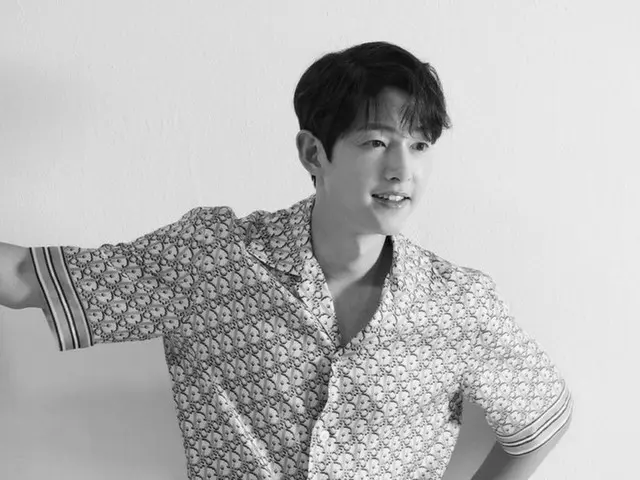 ソン・ジュンギ、レトロ柄も爽やかに着こなす無敵ビジュアル…#songjoongki