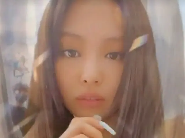 「BLACKPINK」ジェニー、ロングヘアーでナチュラルな姿も美しい
