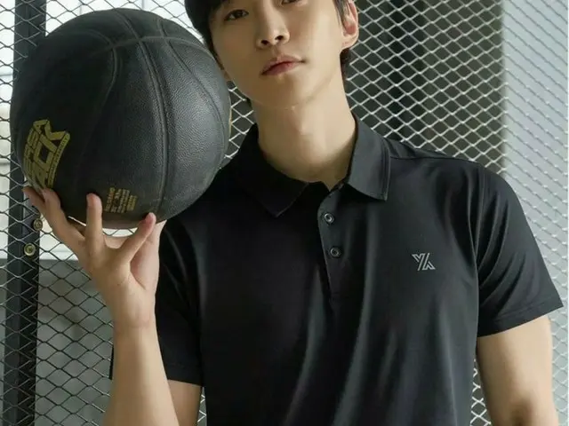 「2PM」ジュノ、黒いポロシャツだけでもファッショナブル