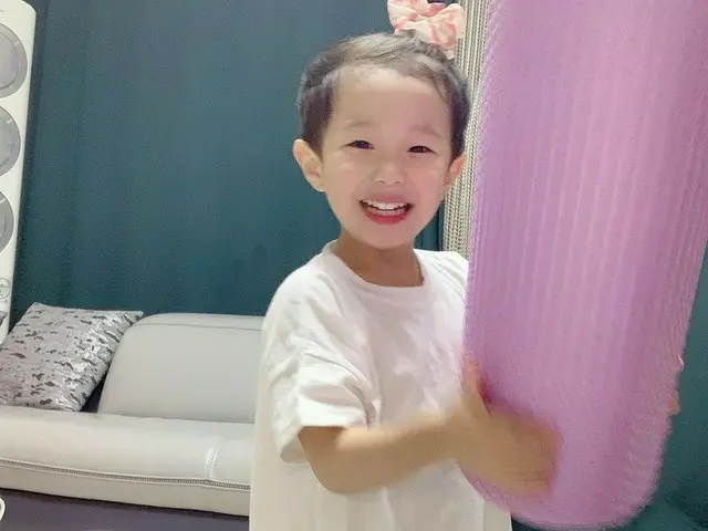「FTISLAND」チェ・ミンファン♥ユルヒの息子ジェユルくん、愛嬌いっぱいかわいい笑顔