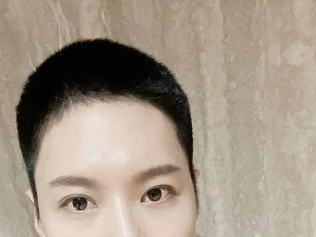 「SHINee」テミン、入隊直前に撮った坊主頭の写真公開!!…“元気でたくましく”