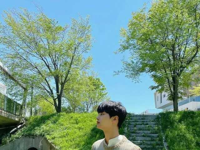 「VIXX」エン、いっぱいな緑の中から伝える6月のスタート
