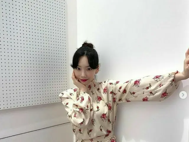 「少女時代」テヨン、白のワンピで人形級の美貌…魅力あふれるビジュアル
