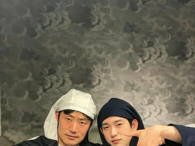 「GOT7」ジニョン、俳優イ・ヒジュンとのツーショット公開