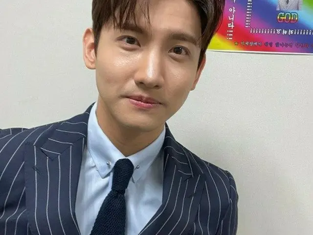 「東方神起」チャンミン、結婚後さらにカッコよくなったビジュアル…完璧なスーツ姿