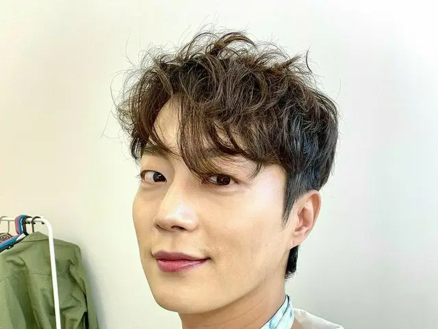 「Highlight」ユン・ドゥジュン、月曜日からヘアメイクばっちりビジュアル