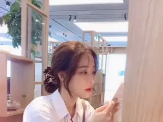 元「RAINBOW」コ・ウリ、白いシャツにジーンズは真理…美しさに磨きかかった美貌