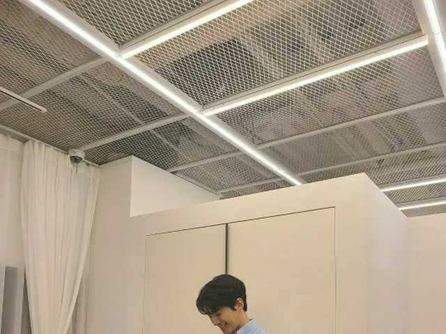 「2PM」ジュノ、致命的な微笑み…釘付けになる彼氏風ショット