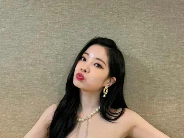 「TWICE」ダヒョン、ラブリーさあふれるビジュアル…「Mカ」出演認証ショットを公開