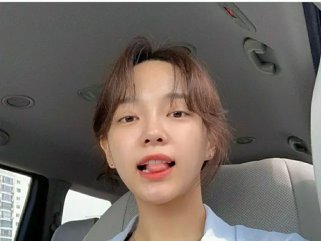 元「gugudan」キム・セジョン、車内でおちゃめな魅力を発散