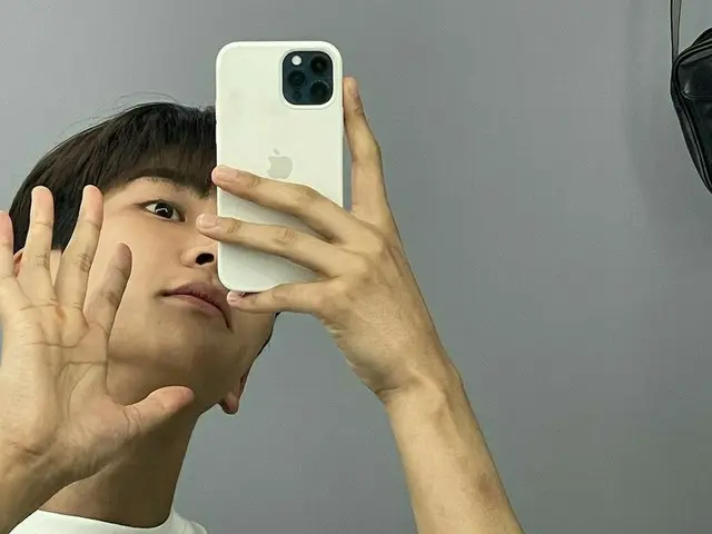「SF9」ロウン、ユーモラスな表情でミラーセルフィー激写