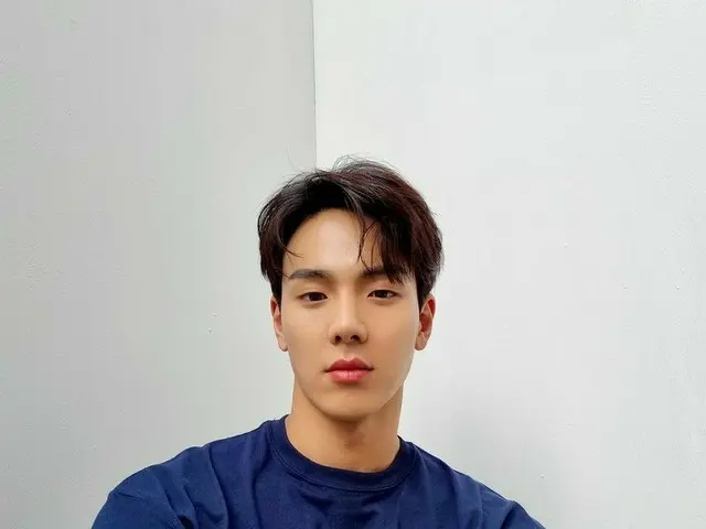 「MONSTA X」ショヌ、Tシャツだけ着ても素敵なフィジカル