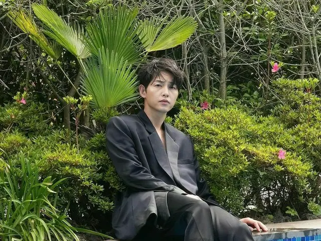 俳優ソン・ジュンギ、濡れた髪＆シックなまなざしにキュン♥