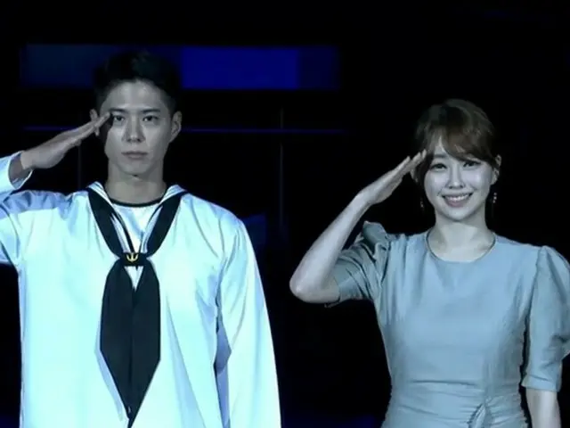 『海軍入隊中』パク・ボゴム、海軍護国音楽会でMC務めた凛々しい姿に注目