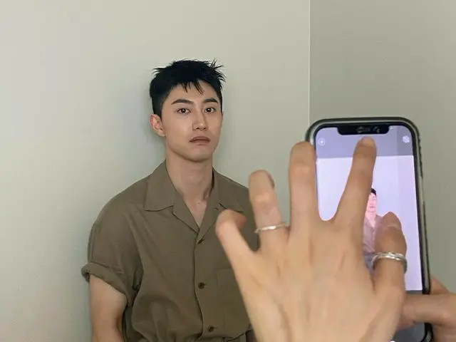俳優クァク・ドンヨン、ファッションマガジンのプレビューで「美味しさの広場」を広報