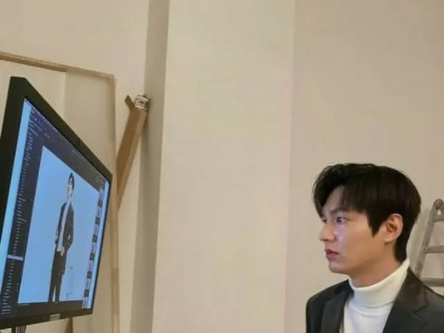 俳優イ・ミンホ、これこそ真のかっこよさ！真剣にモニタリングするプロの姿に胸キュン
