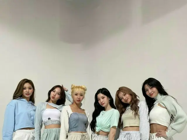 「TWICE」ダヒョン、個性あふれるメンバーたちの練習着ファッションを公開