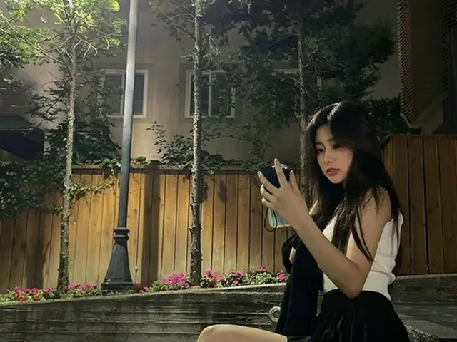 「IZ*ONE」出身カン・ヘウォン、足の長さに視線集中…女神級の美貌に宮脇咲良も感嘆