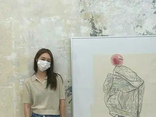 「新婚」イ・ヨニ、展示物よりも視線を奪う美貌…変わらない清純さ