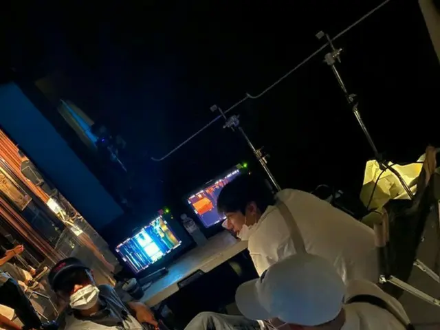 イ・ミンホ、オリジナルキャラクターと一緒にピース…YouTube更新を予告?!