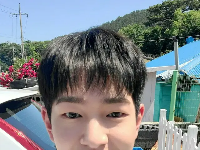 「SHINee」オンユ、青空の下で爽やかな笑顔…「パラドンパダ」オープン準備完了!!