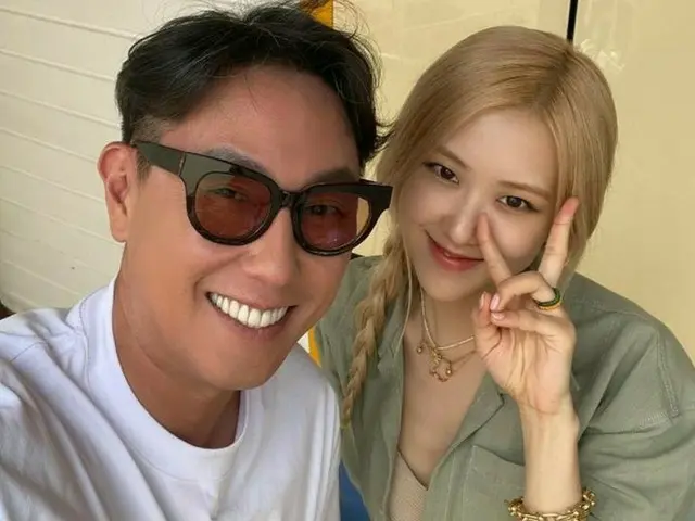 歌手ユン・ジョンシン、「BLACKPINK」ロゼとの2ショット公開「娘たちが一番好き♡」