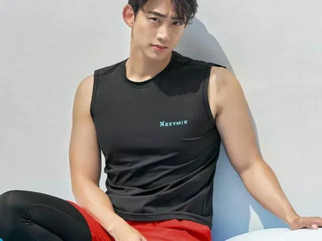 「2PM」、シャープで魅力的な姿で夏を楽しむ
