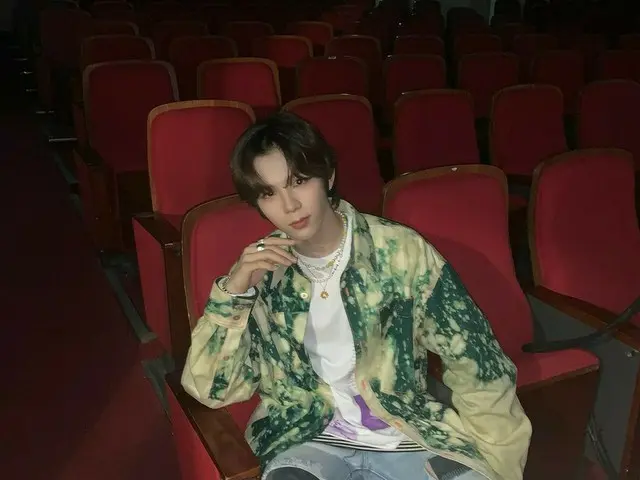 「NCT」ショウタロウ、タイダイシャツもよく似合う爽やかな笑顔