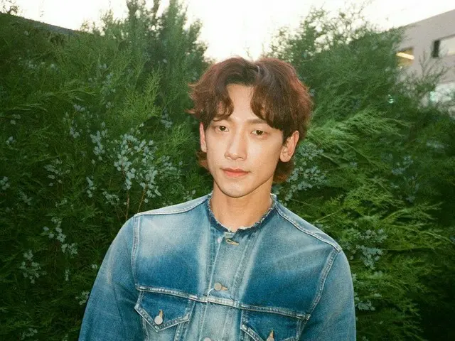 RAIN（ピ）、デニム・オン・デニムコーデも完璧に着こなす“オッパ”ビジュアル
