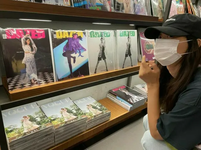 女優シン・ミナ、書店で見つけた自分…かわいい魅力