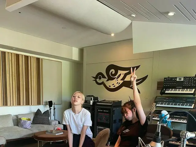 「BLACKPINK」ジェニー＆ロゼ、アメリカのスタジオから近況伝える